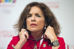 la-alcaldesa-ana-botella