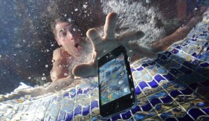 ¡Se-mojo-tu-celular-Como-rescatarlo