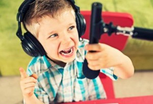niño_micrófono