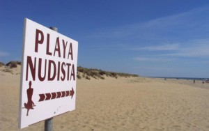 20140731-1058-cartel_Playa_Nudista