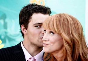 Hombre-joven-con-mujer-madura-starpulse.com_