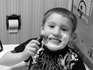 POR-QUE-LOS-NINOS-IMITAN-A-LOS-ADULTOS