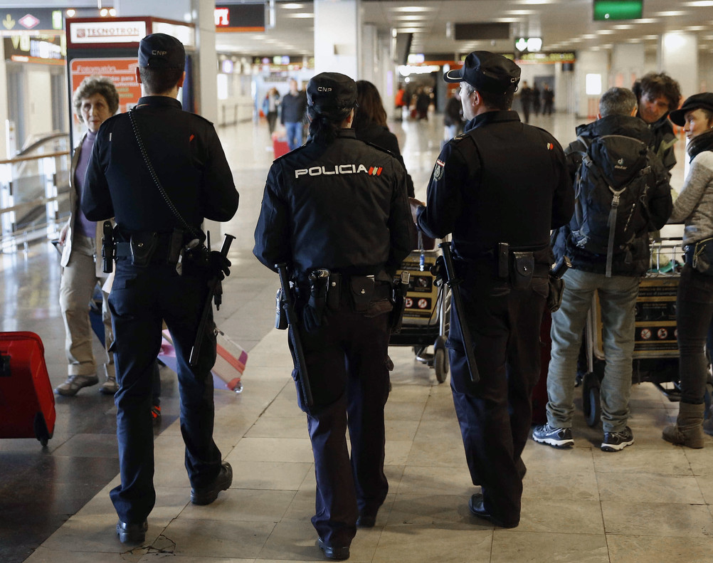 Policia Nacional en el Aeropuerto de Madrid