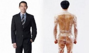 un-traje-que-cuando-mientes-vuelve-transparen-L-xaCkJP
