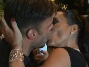 video-ricky-martin-subasta-un-beso-por-80000-euros