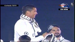 cristiano-ronaldo-esta-camisa-blanca-me-queda-de-pu-madre-153885mp4_153886