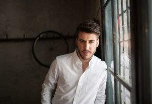 Antonio José en una sesión de fotos