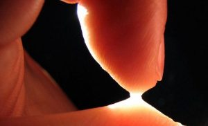 como-quitar-pegamento-piel-660