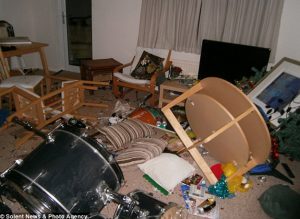 jovenes-destrozan-casa