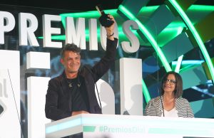 Alejandro Sanz recoge su Premio Dial