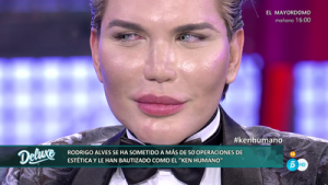 Ken-humano-espejo-guapo-perfecto_MDSVID20170312_0008_31