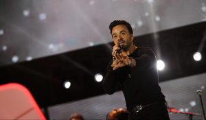 Luis Fonsi puso el broche final a la gala