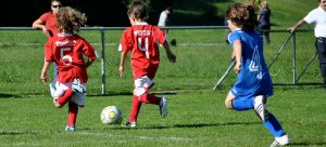 Niños-jugando-fútbol.-Julius-Volz.Flickr