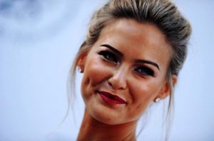 bar-refaeli-face-dimples-makeup-smile