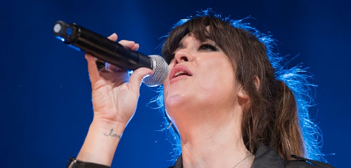 Vanesa Martín cantando