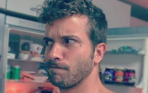 Pablo Alborán con cara de pensativo