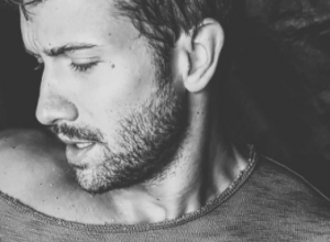 pablo alborán mojada sesión de fotos