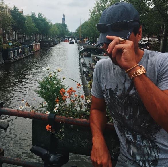 Chayanne en uno de los canales de Amsterdam
