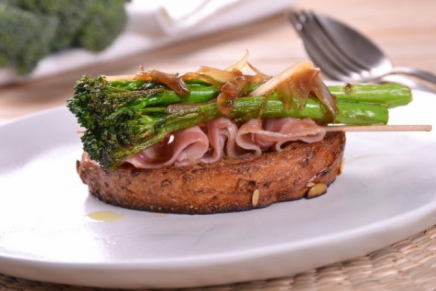 tosta de bimi con bacon