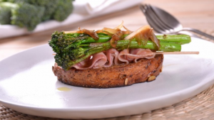 tosta de bimi con bacon