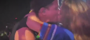 carlos vives beso en toronto