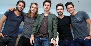 dvicio posa juntos