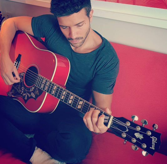 Pablo Alborán guitarra