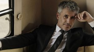 sergio dalma sentado