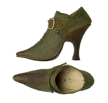 Sabías que los tacones fueron inventados para los hombres que montaban a  caballo? - Cadena Dial