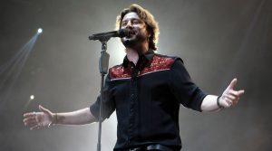 Manuel Carrasco cantando