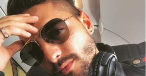 maluma avión cascos