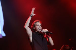 'Vamo' a la calle', ese ha sido el grito de guerra de Carlos Baute para hacer bailar a todo el público