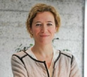 La-oncóloga-médico-Aitana-Calvo-Ferrándiz-197x300