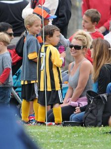 britney_niños_futbol