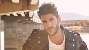 Antonio José posa para las fotos de su disco