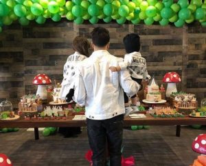 Luis Fonsi con sus hijos Mika y Rocco