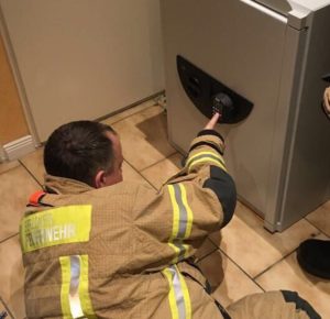 nino-es-rescatado-del-interior-de-una-caja-fuerte-despues-de-jugar-al-escondite-1