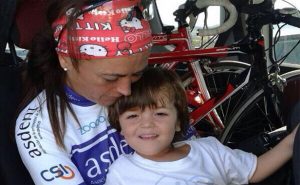 Me-recorrere-el-mundo-entero-hasta-conseguir-el-dinero-para-investigar-la-enfermedad-de-mi-hijo_image_380