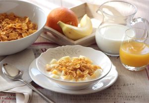desayuno-con-cereales-sin-gluten-y-frutas-65-840-584-nw