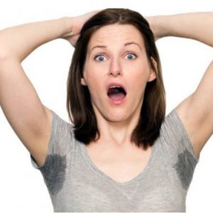 como-acabar-con-el-exceso-de-sudor-en-las-axilas-y-el-mal-olor-720x374