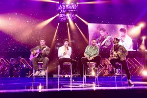 Fue una noche de colaboraciones para Sebastian Yatra que también compartió escenario con Reik para cantar 'Un año'.