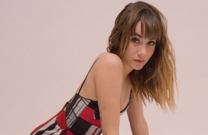 Aitana con media melena