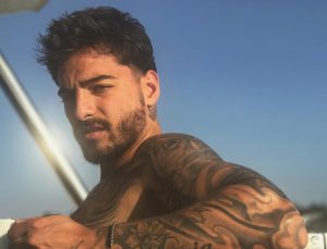 Maluma posa con el pelo corto
