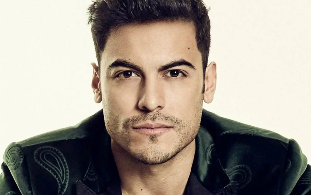 Carlos Rivera pierde la cabeza con su nuevo tema ¡Tú también lo harás