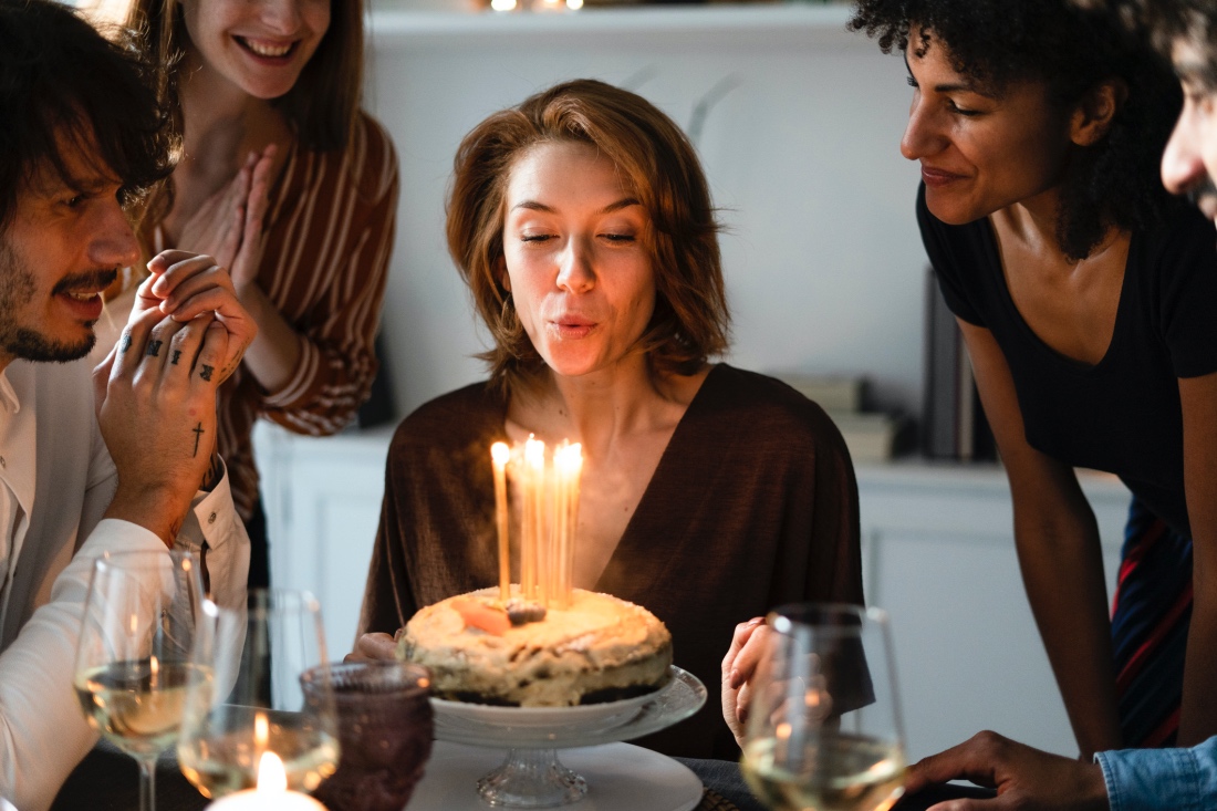 Qué pasa cuando soplas las velas del pastel de cumpleaños?, Video