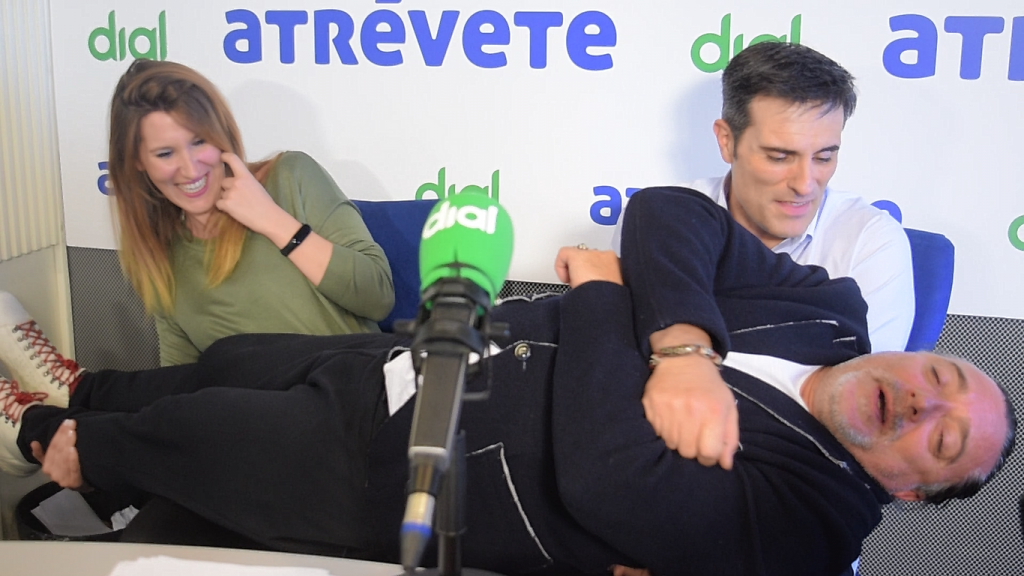 isidro montalvo utiliza a luis larrodera y saray esteso en su azulejo