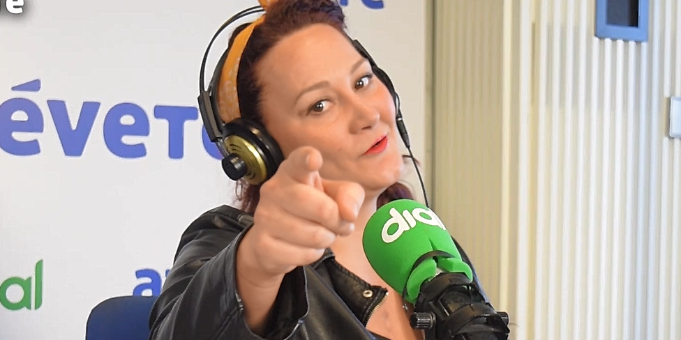 Eva y Qué y la afición por explotar las espinillas