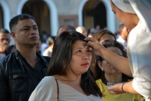 creyentes celebran la cuaresma