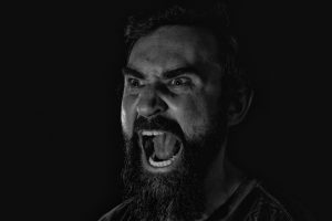 el grito de un hombre como Tarzán