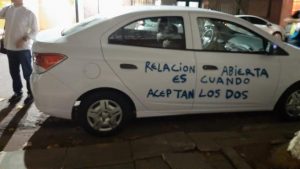 coche-con-pintadas